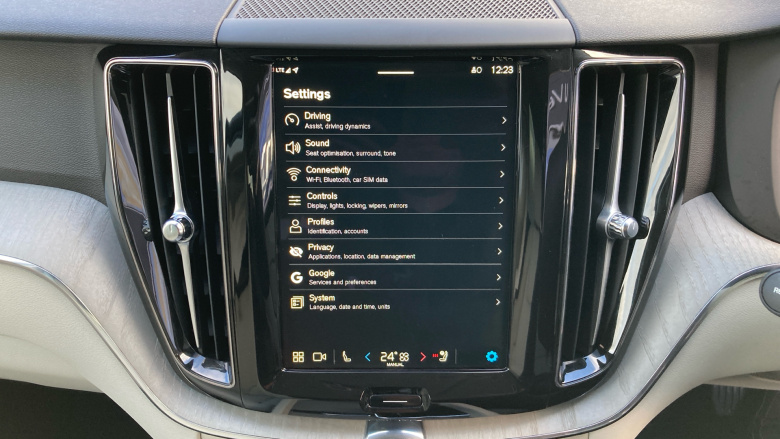 Volvo XC60 2.0 B4D Plus Dark 5dr AWD Geartronic Diesel Estate